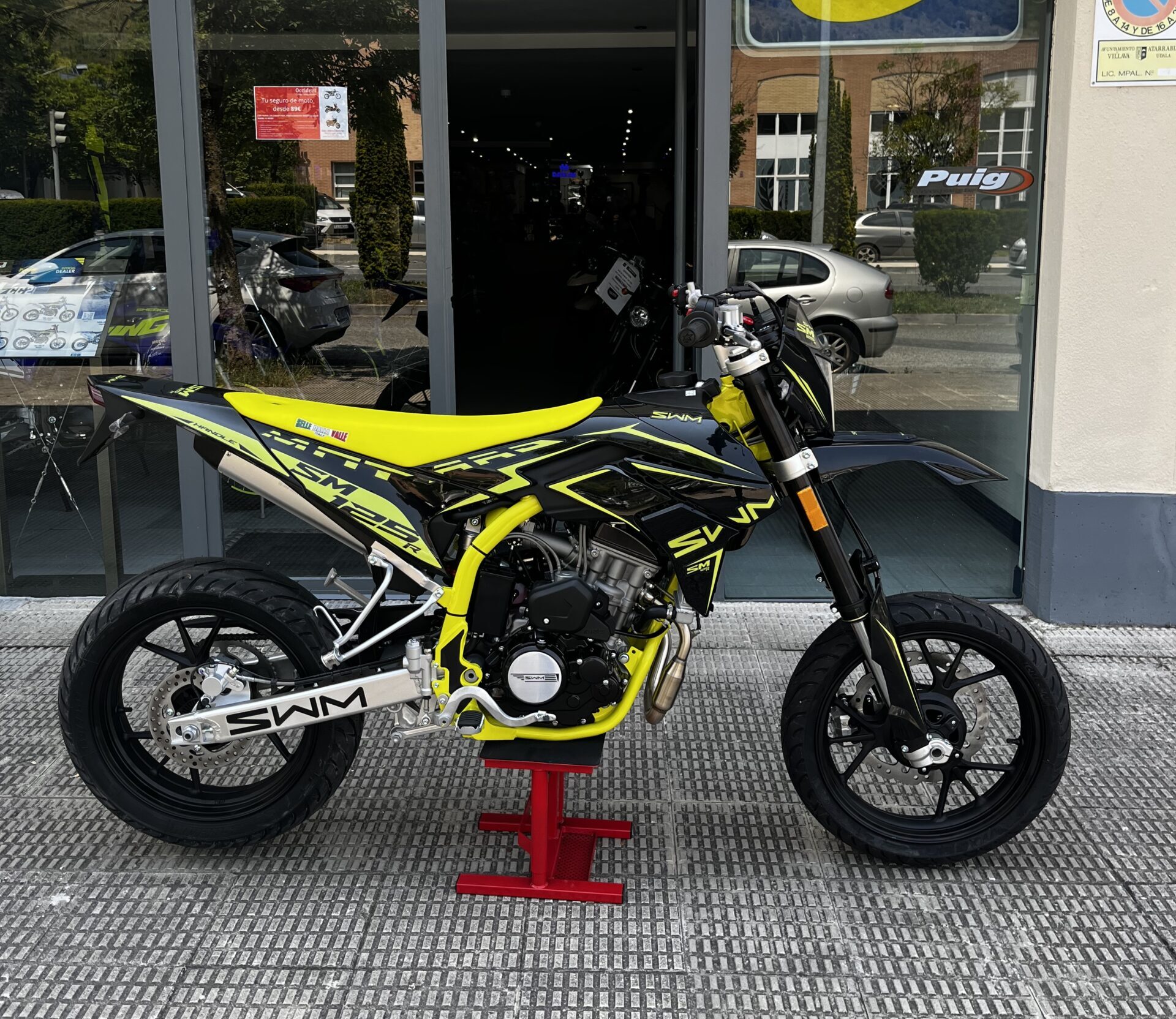 SWM SUPERMOTO SM 125 R - SIX DAYS Motos